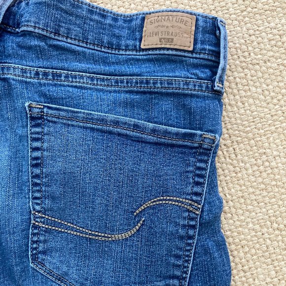 Levi's  Strauss Signature  Cuffed Whiskering  Mid Rise Jean  Bermuda Shorts 14 - Picture 8 of 8